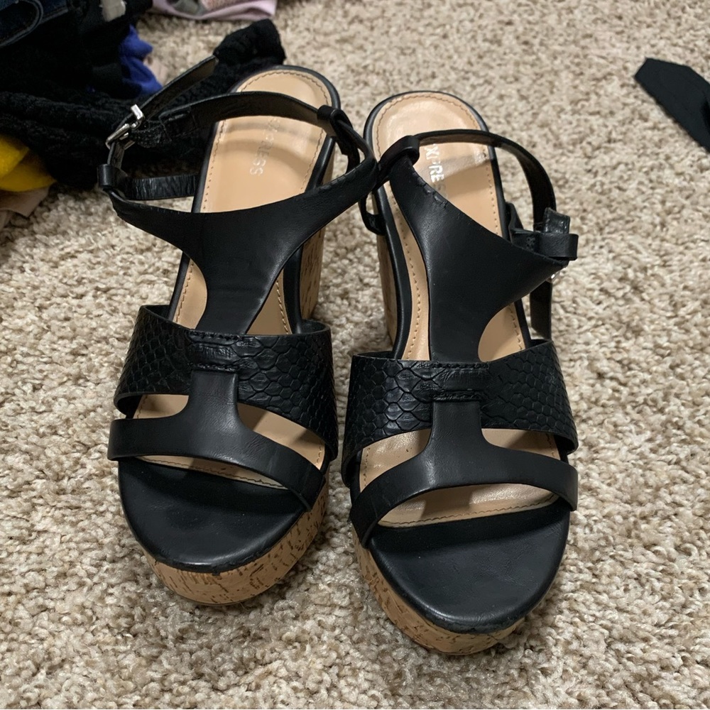 Express Size 7 Wedges